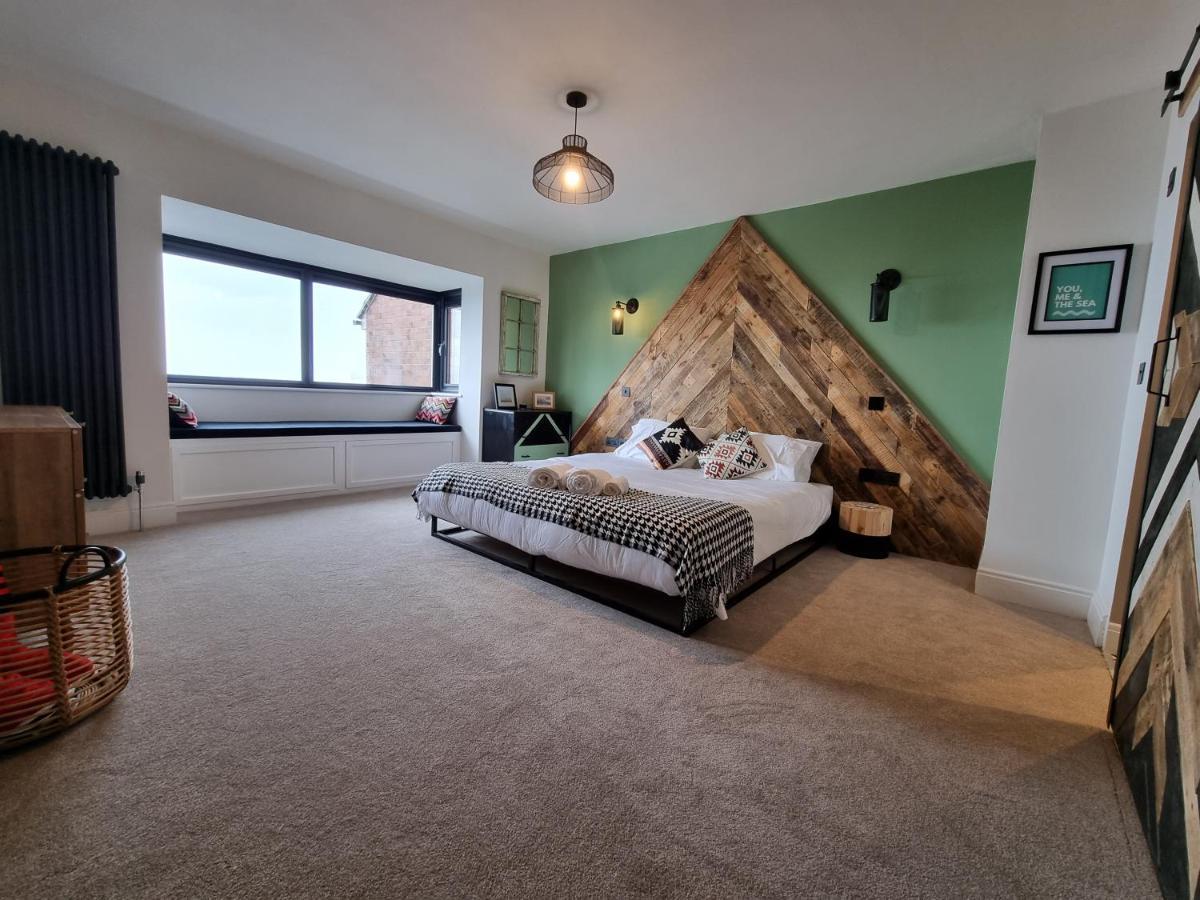 Salt & Surf-Sea Views In Saltburn Apartment Bagian luar foto